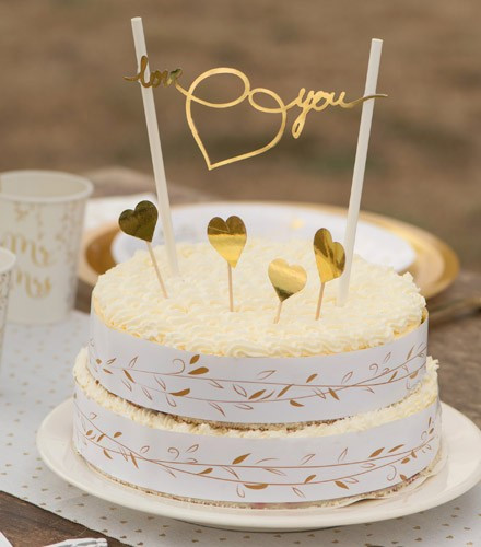Baptême vintage : le joli jour d'Alya en blanc, crème et doré  Décoration  mariage doré, Décoration anniversaire, Déco mariage blanc